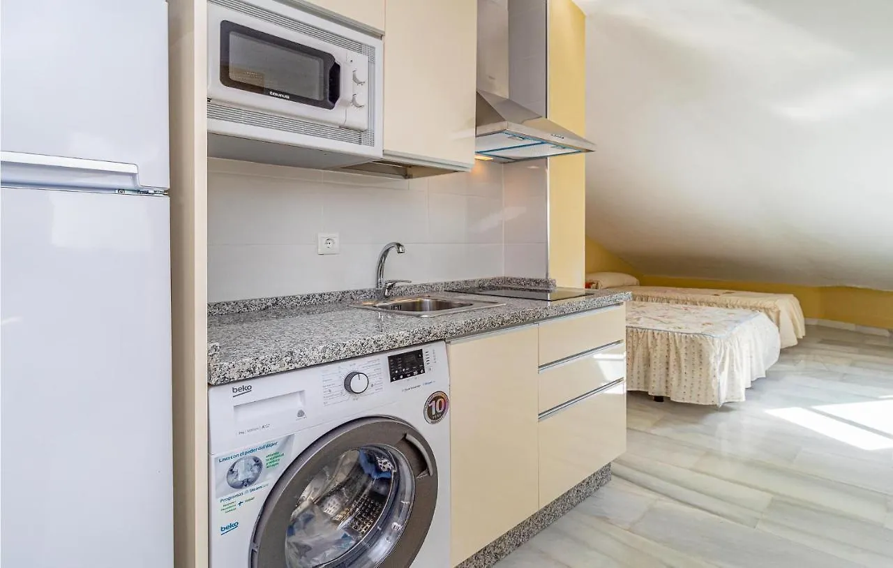 Cozy Apartment In Malaga With Kitchen 0*,